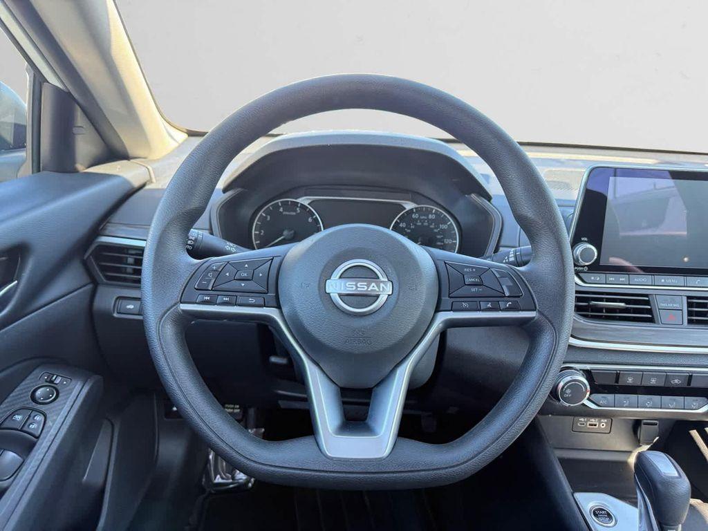 Nissan Altima 2025