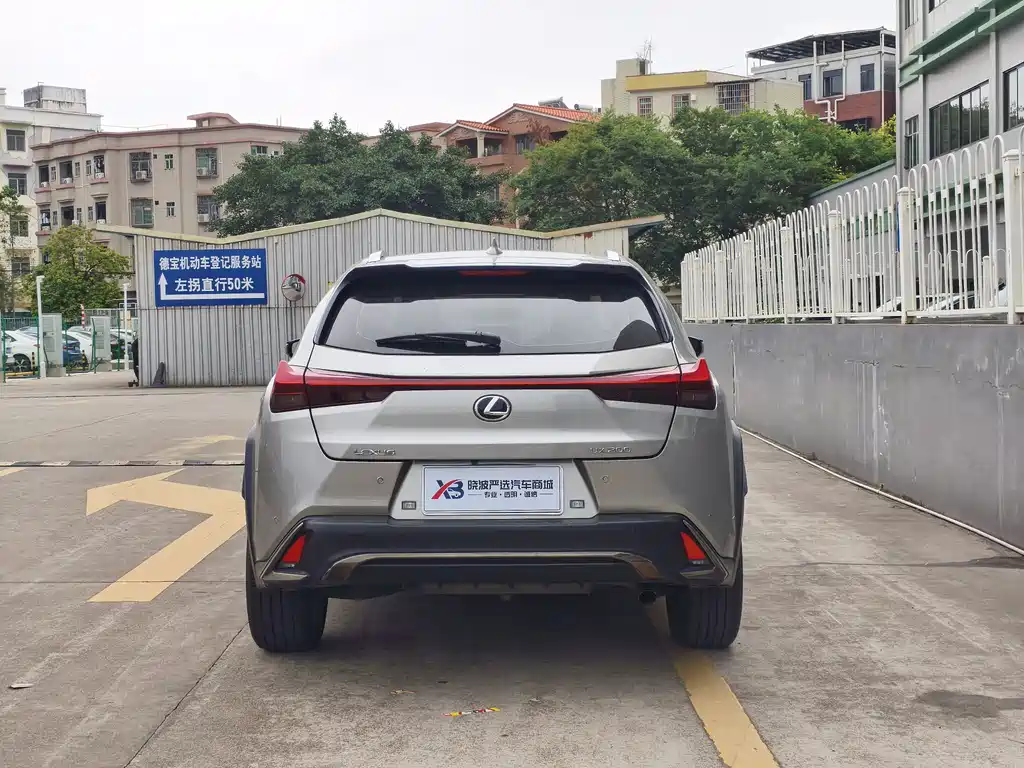 Lexus UX 2021