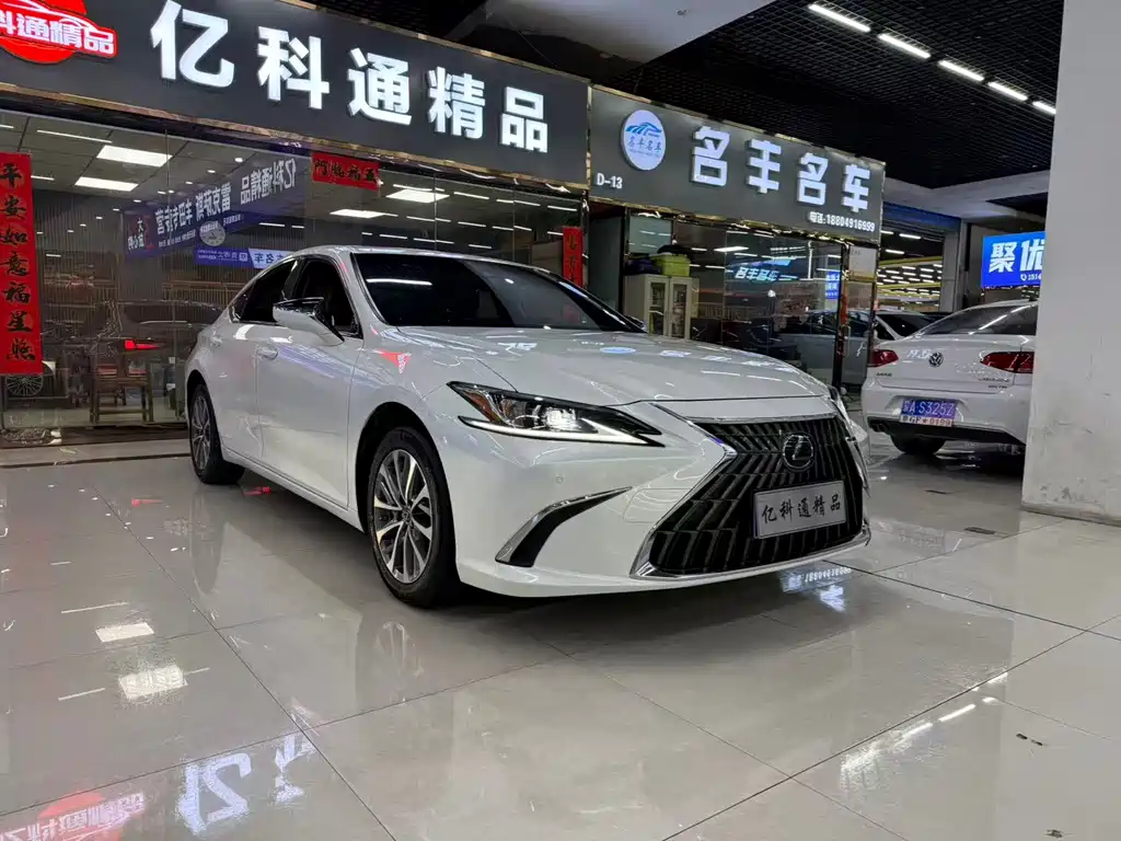 Lexus ES 2024
