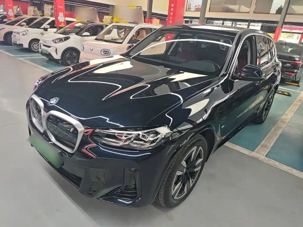 BMW iX3 2025