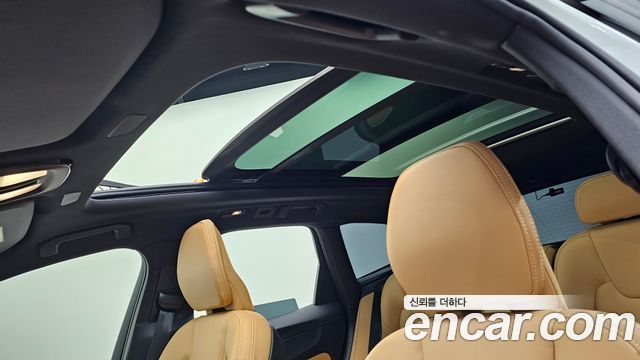 Volvo XC60 2025