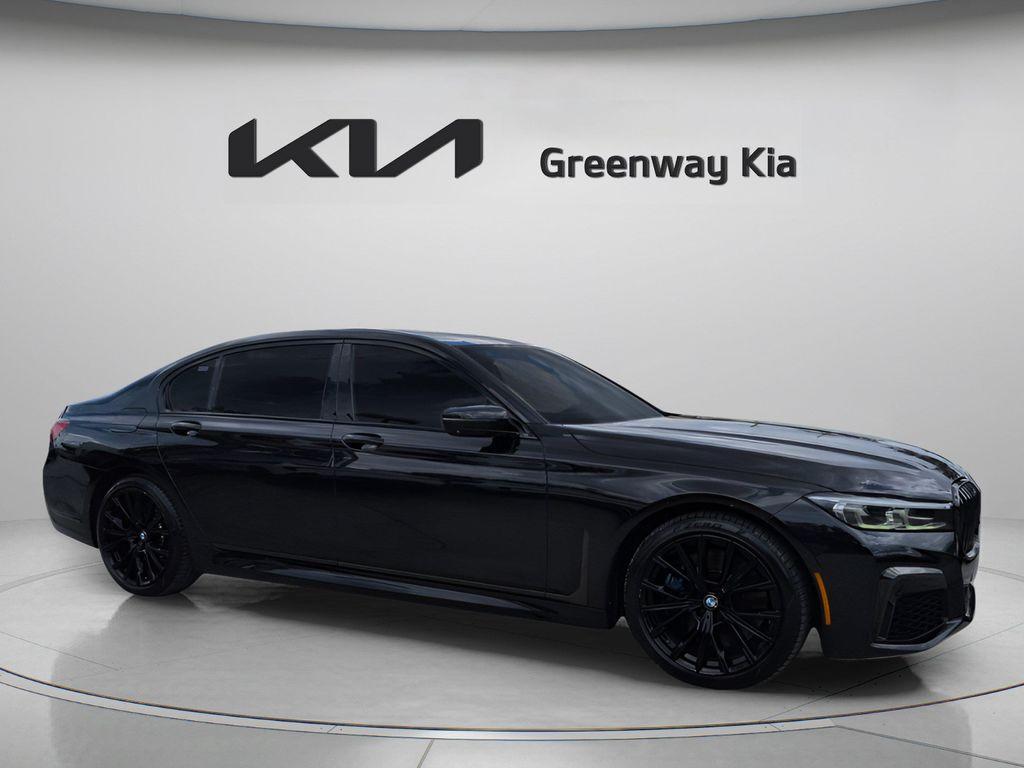 BMW 750 2021