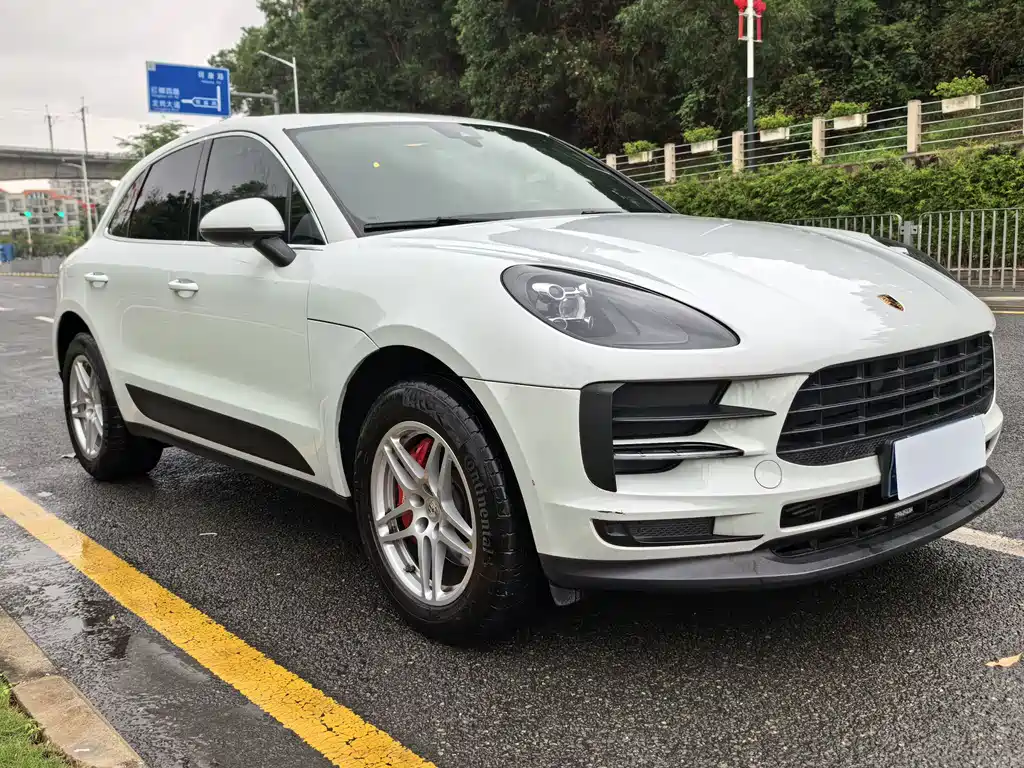 Porsche Macan 2021