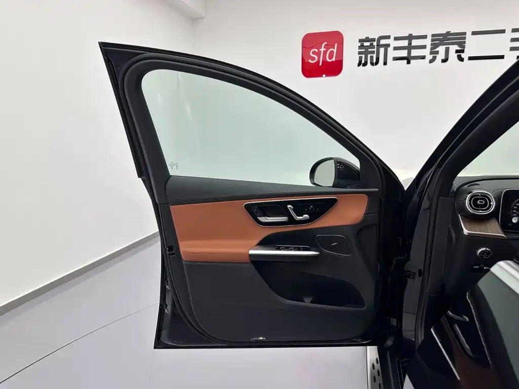 Mercedes-Benz GLC 2025
