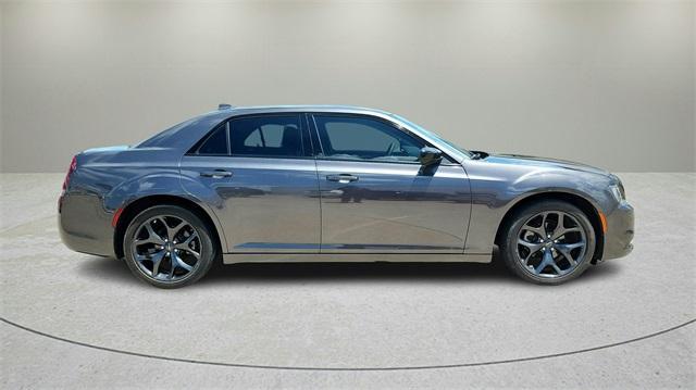 Chrysler 300 2023