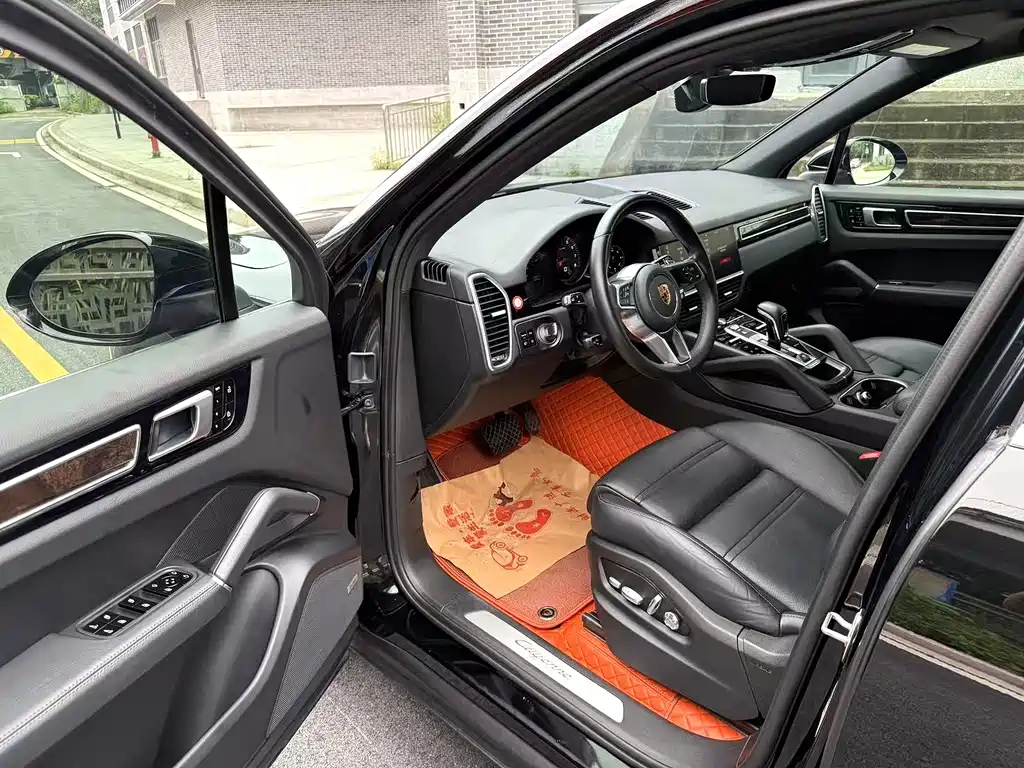 Porsche Cayenne 2022