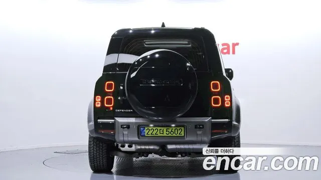 Land Rover Defender 2025
