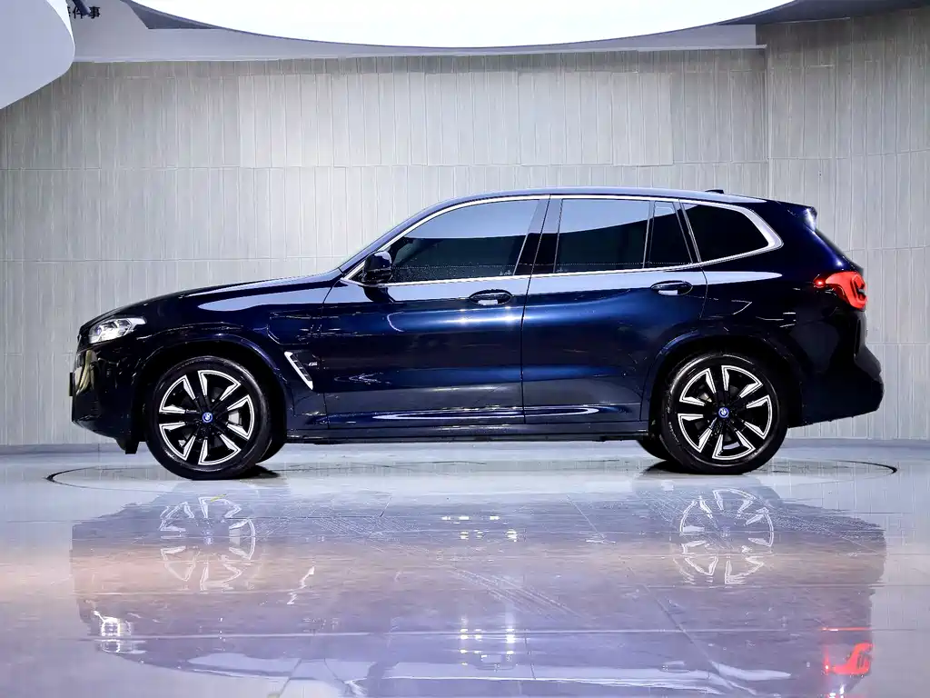 BMW iX3 2022