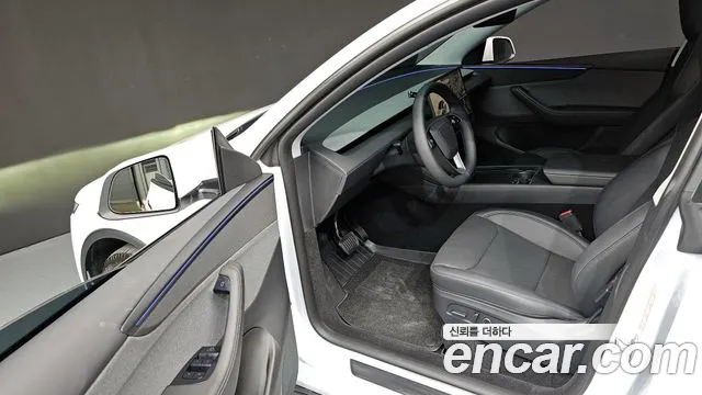 Tesla Model Y 2025