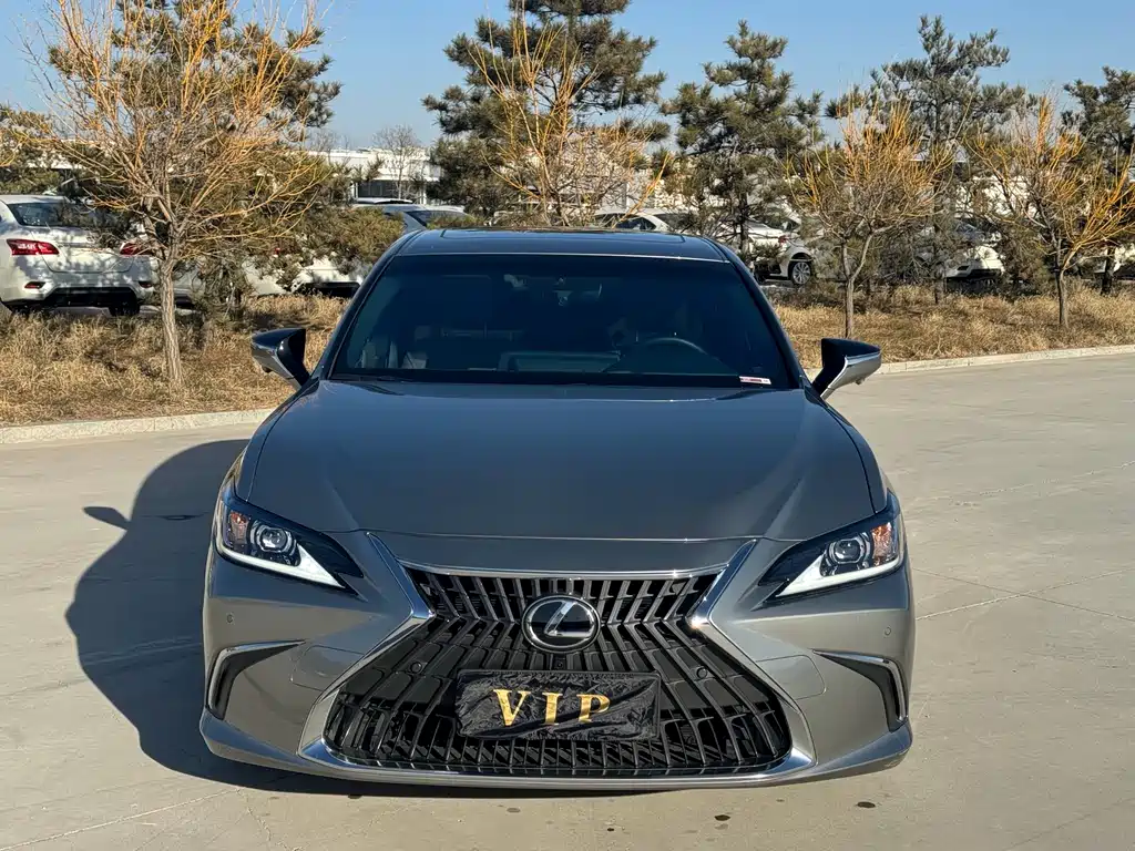 Lexus ES 2024