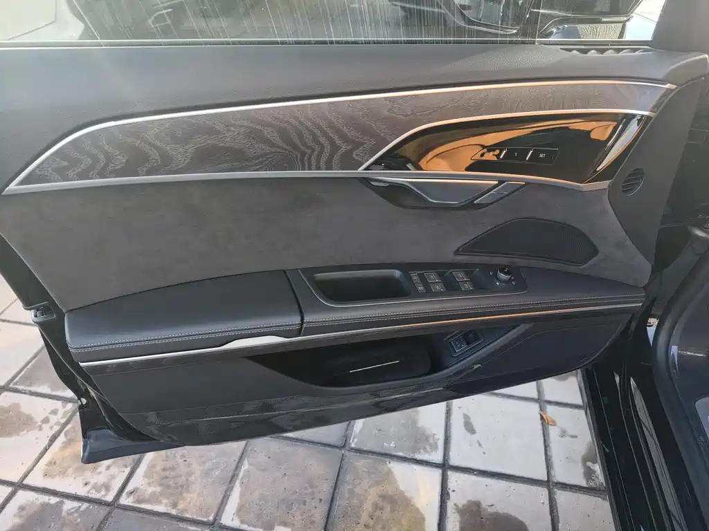 Audi A8 2023