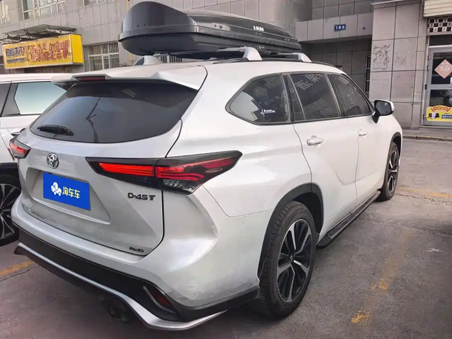 Toyota Crown Kluger 2023