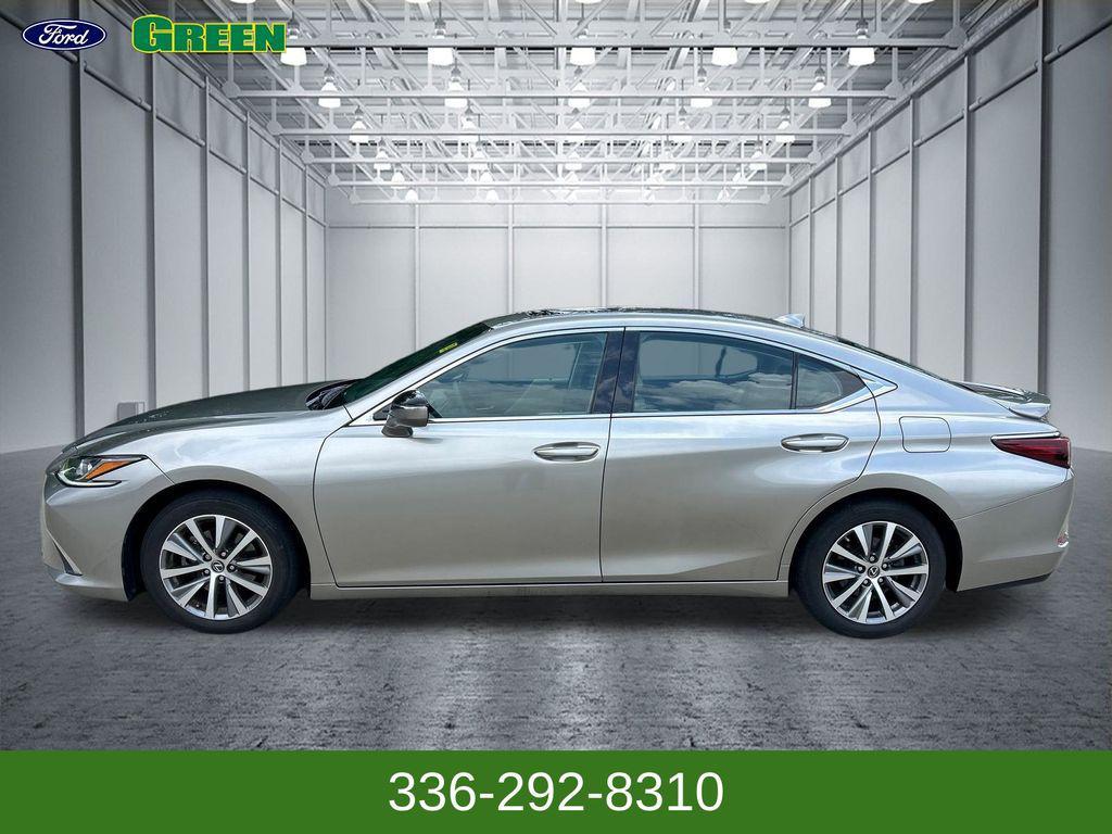 Lexus ES 2021