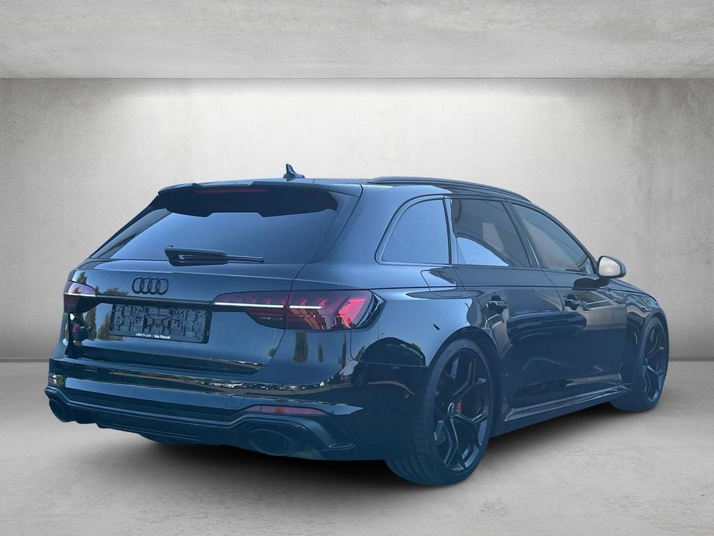 Audi RS4 2024