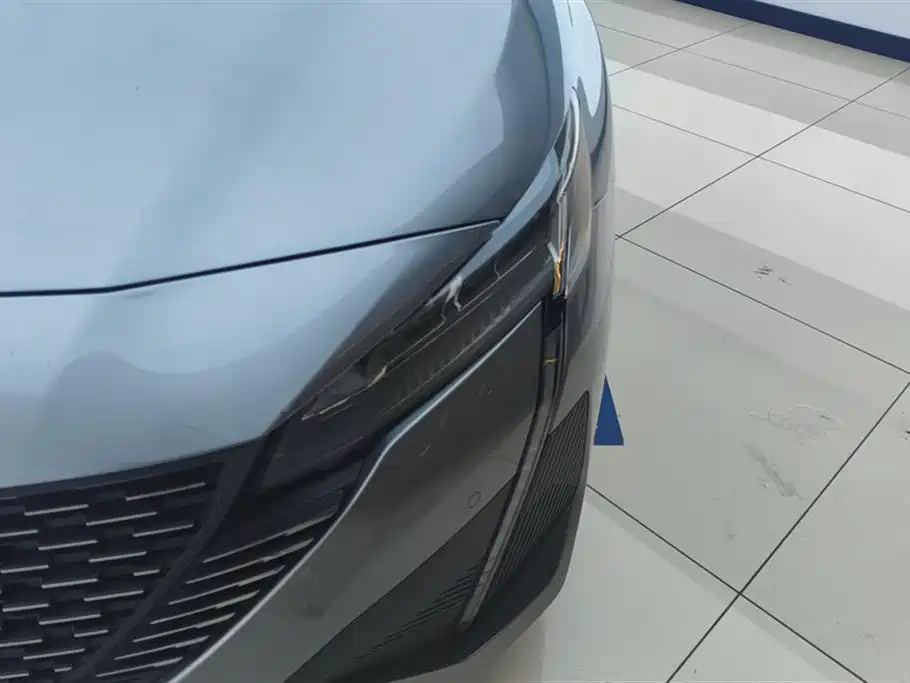 Peugeot 408 2023