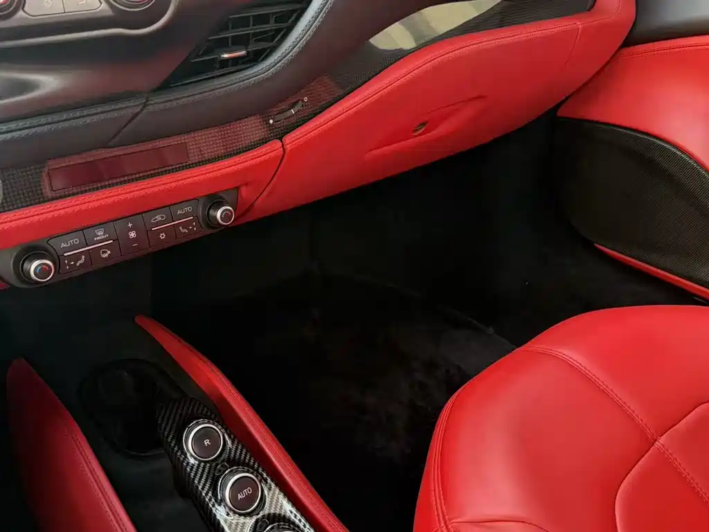Ferrari F8 2021