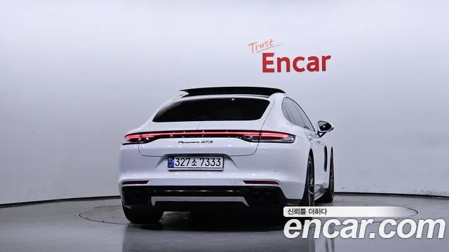 Porsche Panamera 2022
