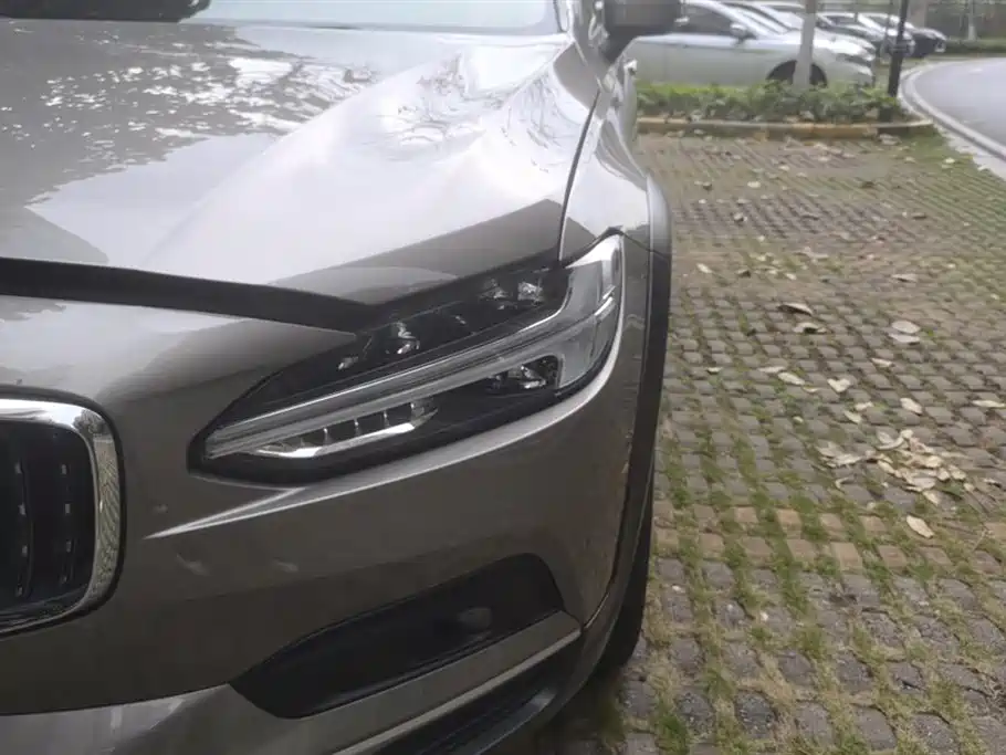 Volvo V90 2020