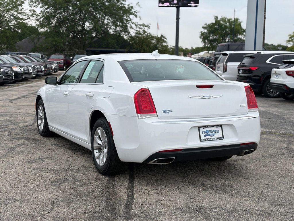 Chrysler 300 2023