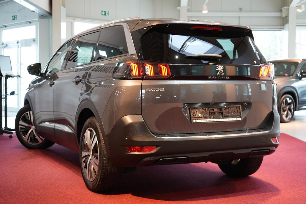 Peugeot 5008 2021