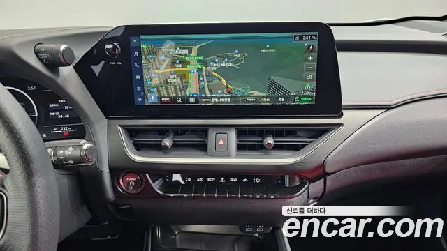 Lexus UX 2025
