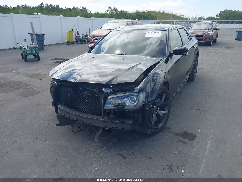 Chrysler 300 2022