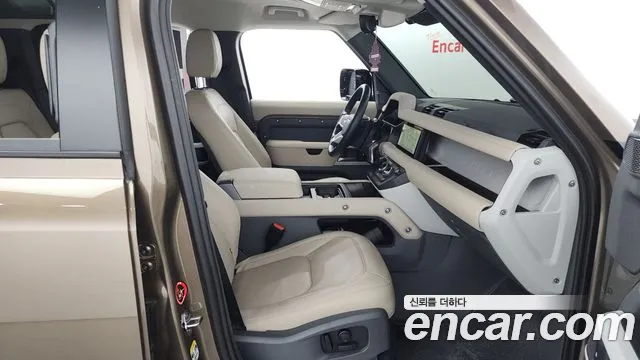 Land Rover Defender 2024