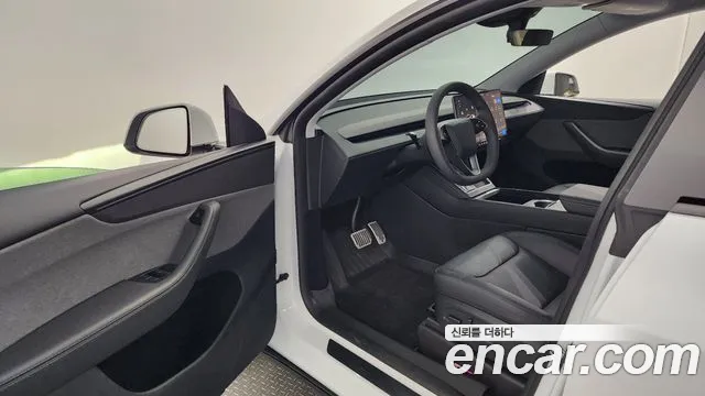 Tesla Model Y 2025
