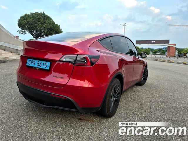 Tesla Model Y 2024