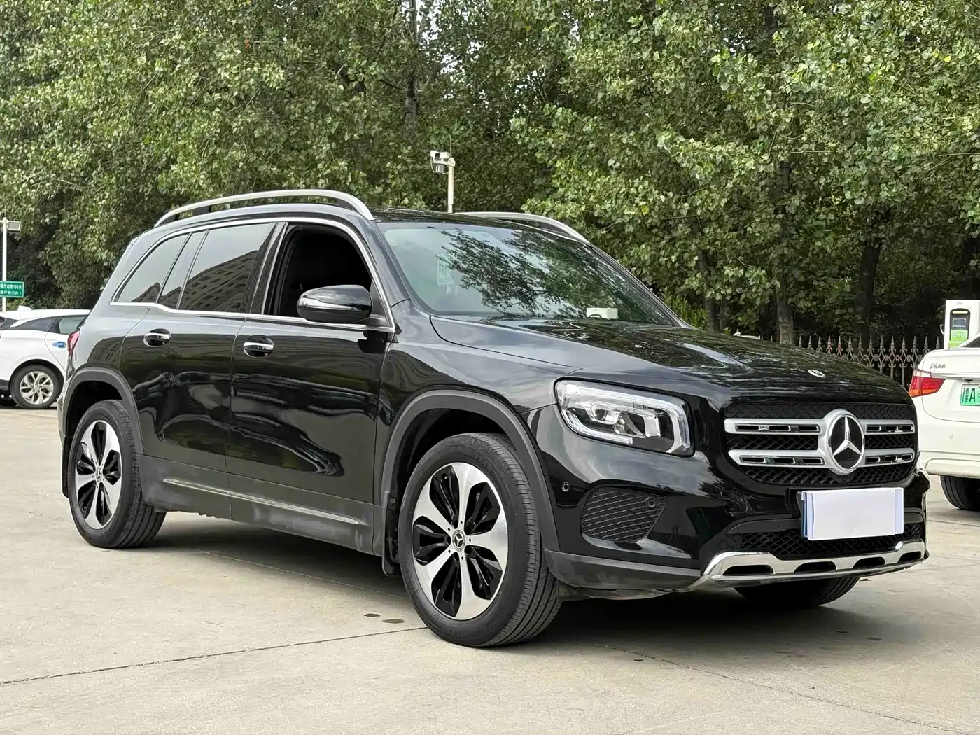 Mercedes-Benz GLB 2023
