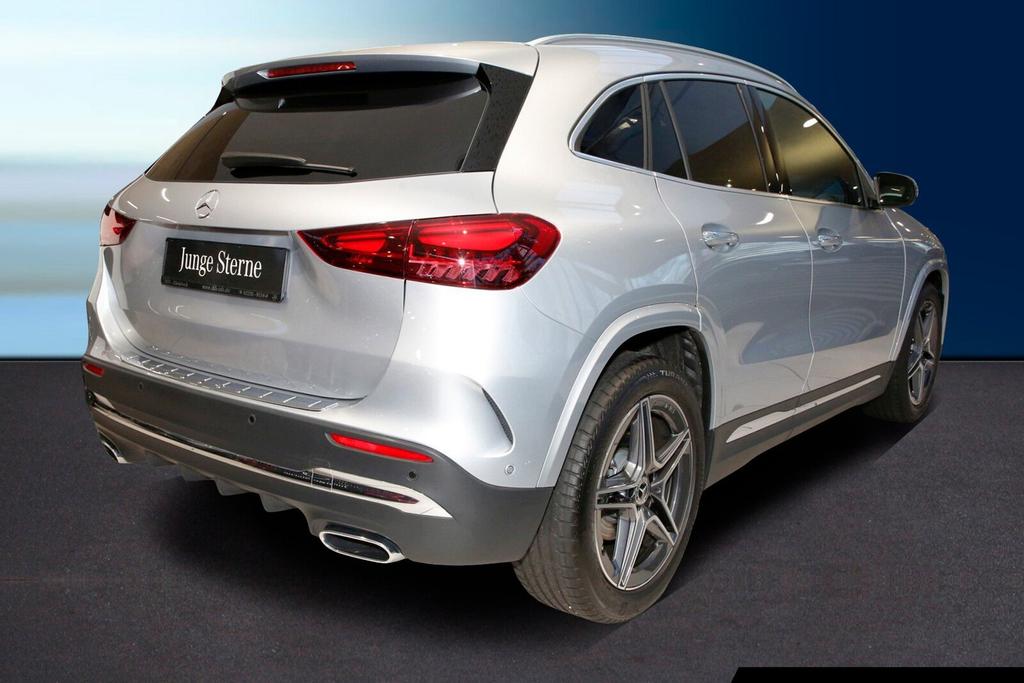 Mercedes-Benz GLA 200 2025