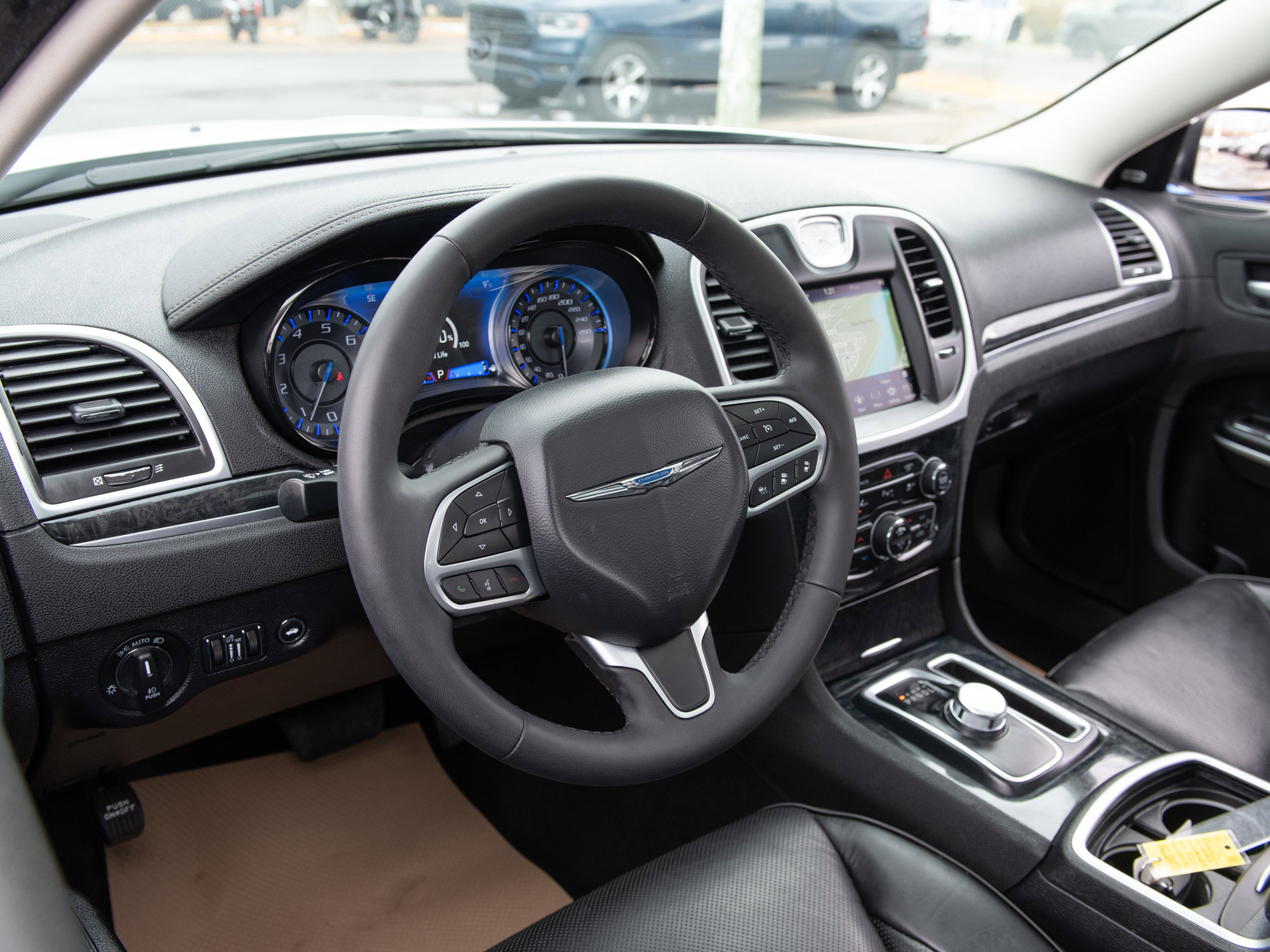 Chrysler 300 2023
