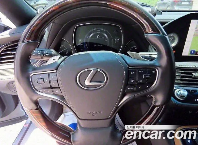 Lexus LS 2022