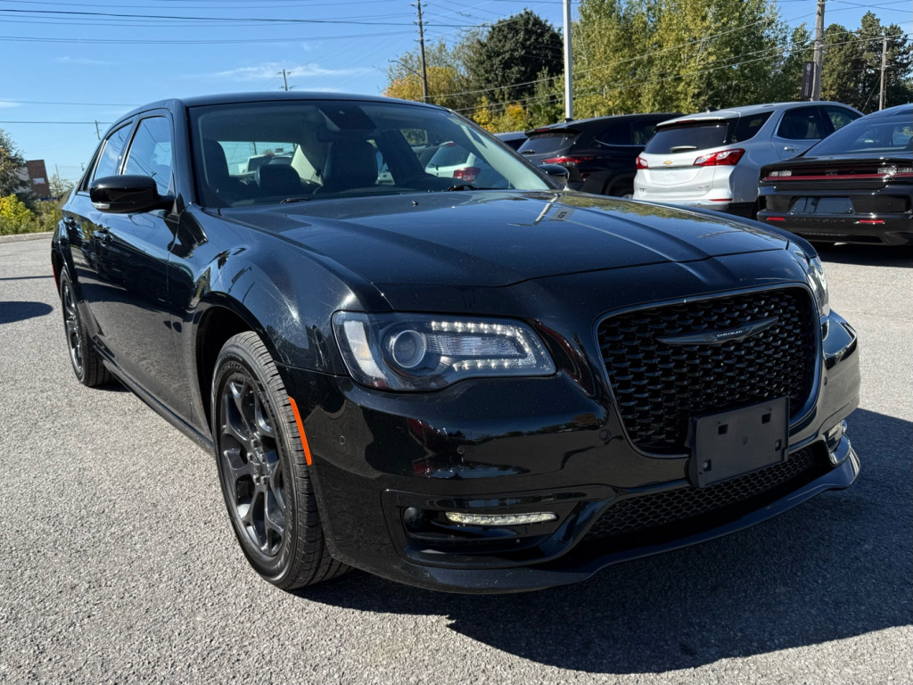 Chrysler 300 2022