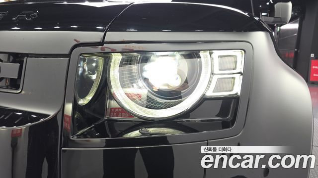 Land Rover Defender 2023