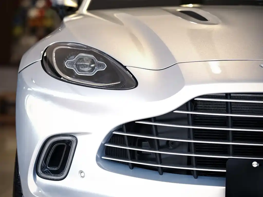 Aston Martin DBX 2023