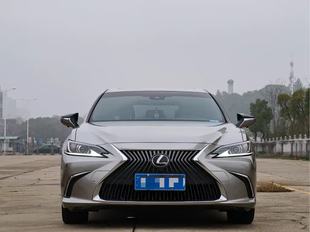 Lexus ES 2021