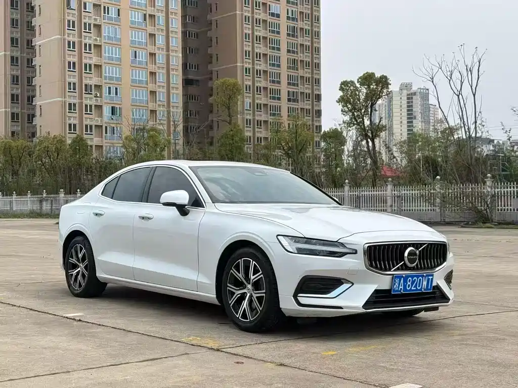 Volvo S60 2023