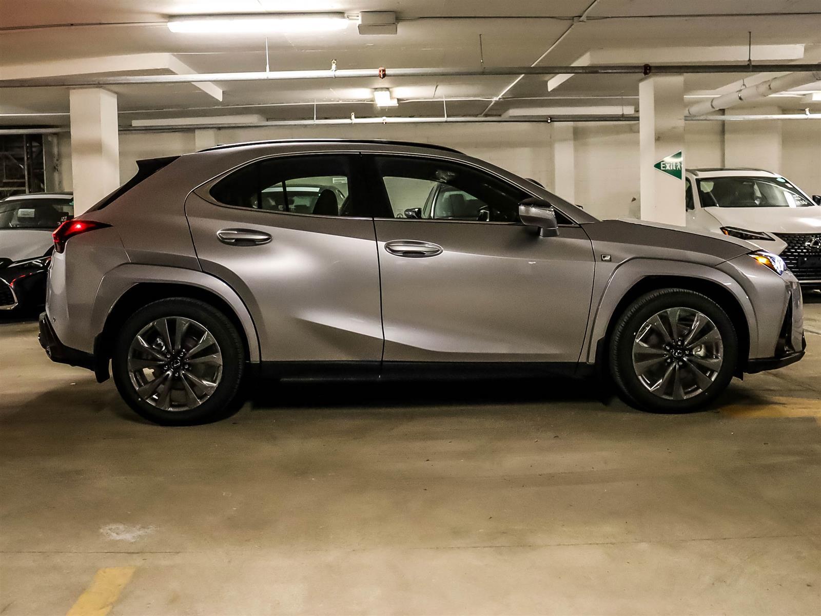 Lexus UX 2025