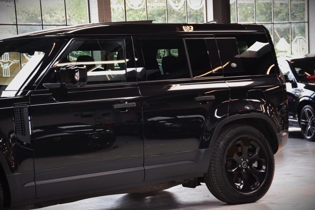 Land Rover Defender 2021