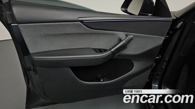 Tesla Model Y 2025
