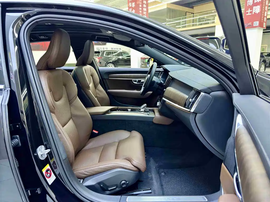 Volvo S90 2025