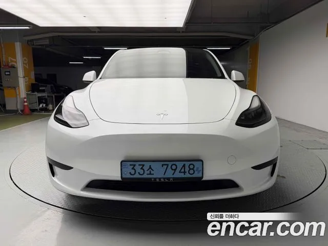 Tesla Model Y 2024