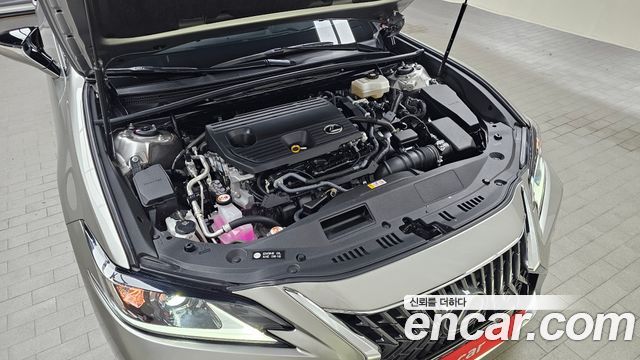 Lexus ES 2023