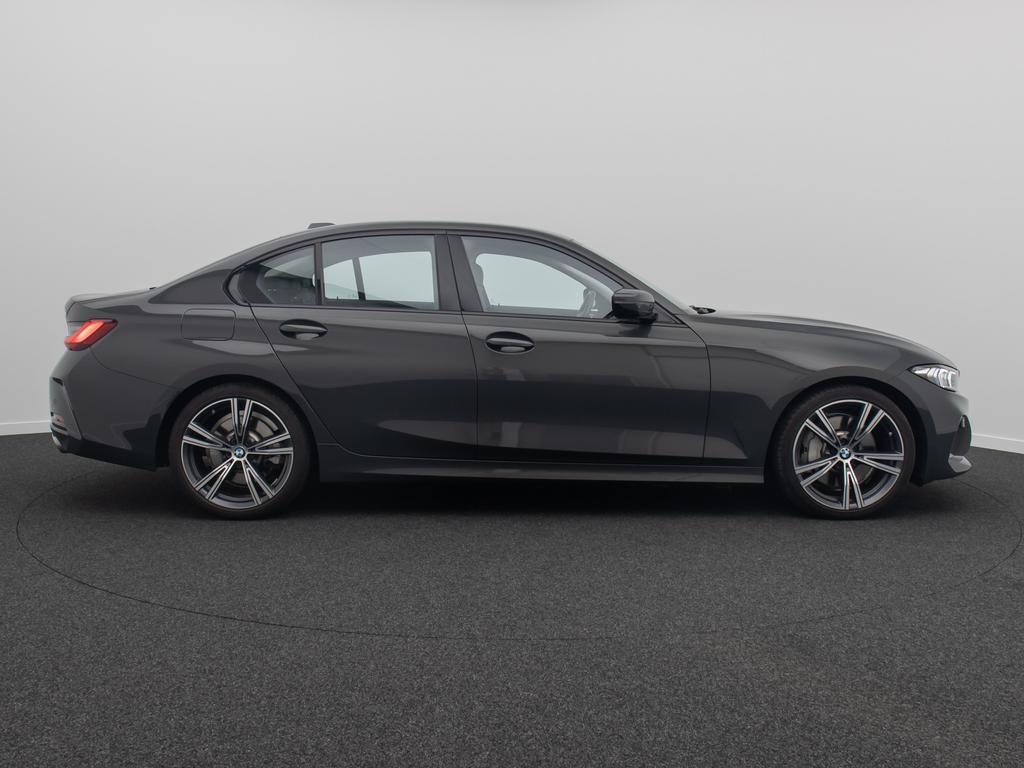 BMW 330 2022