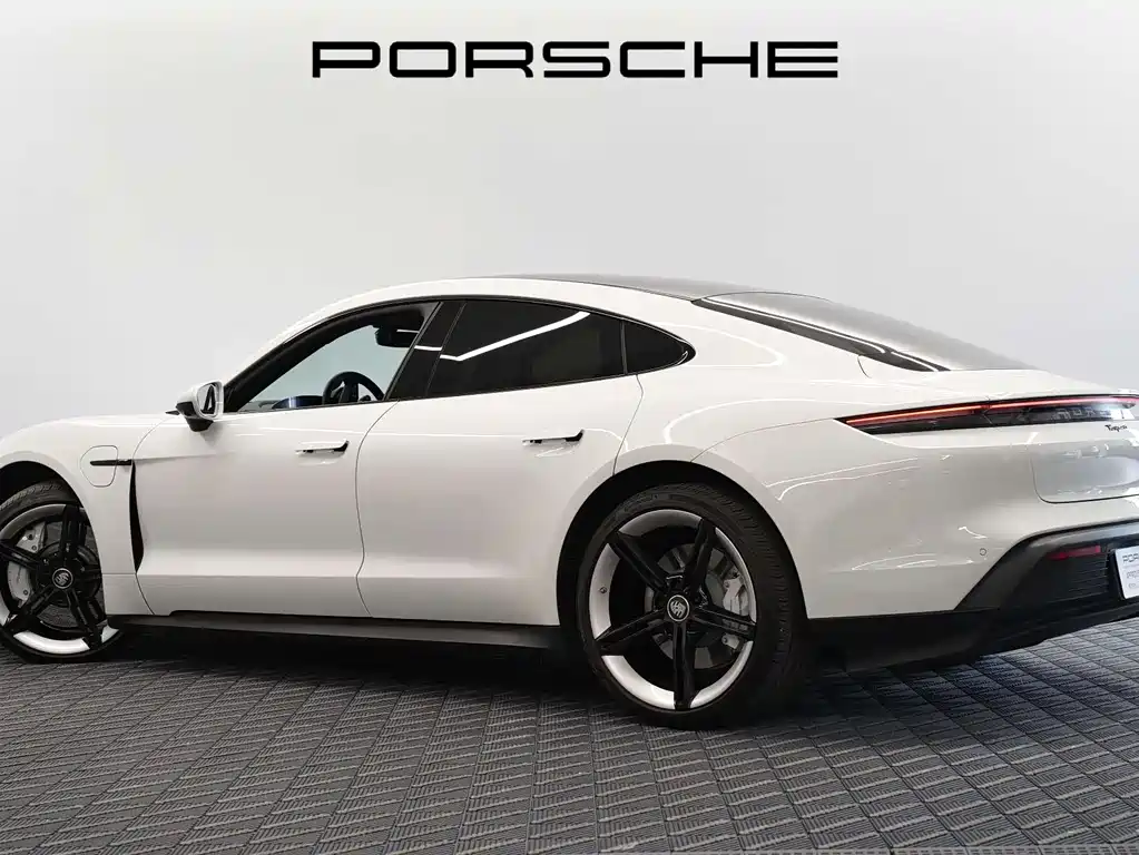 Porsche Taycan 2022