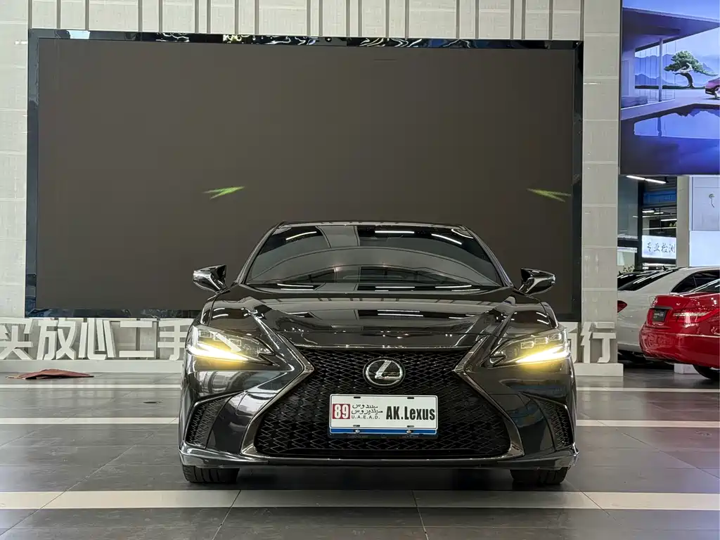 Lexus ES 2021