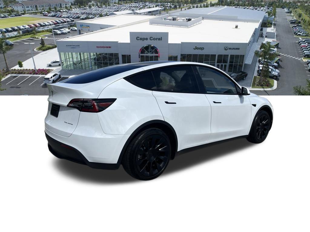 Tesla Model Y 2024