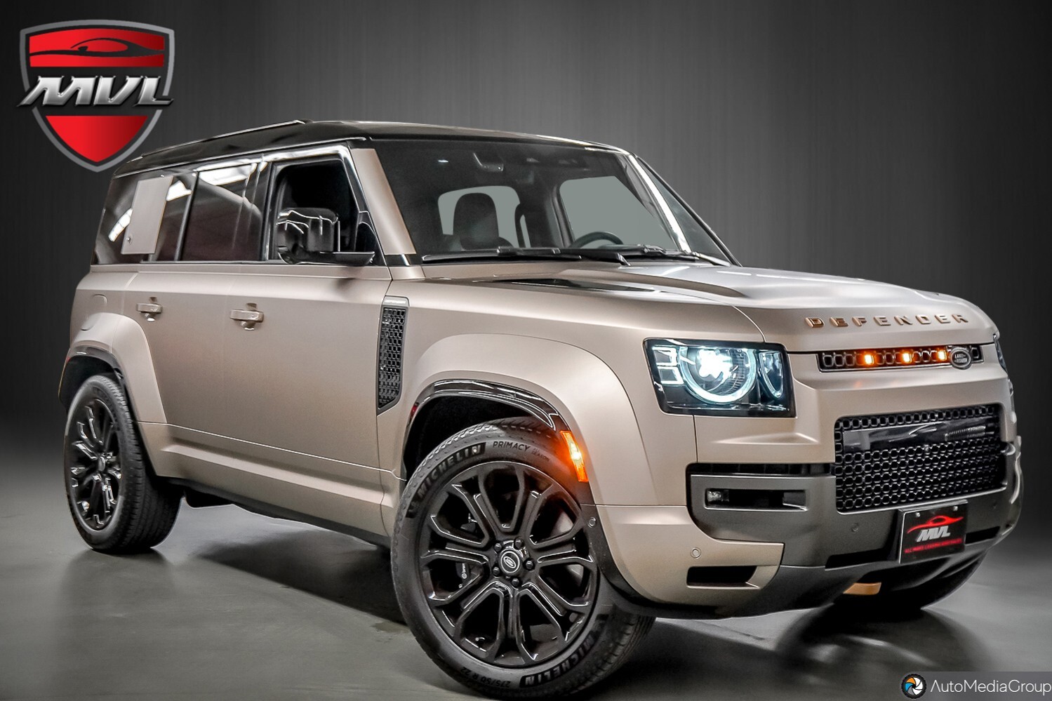 Land Rover Defender 2025