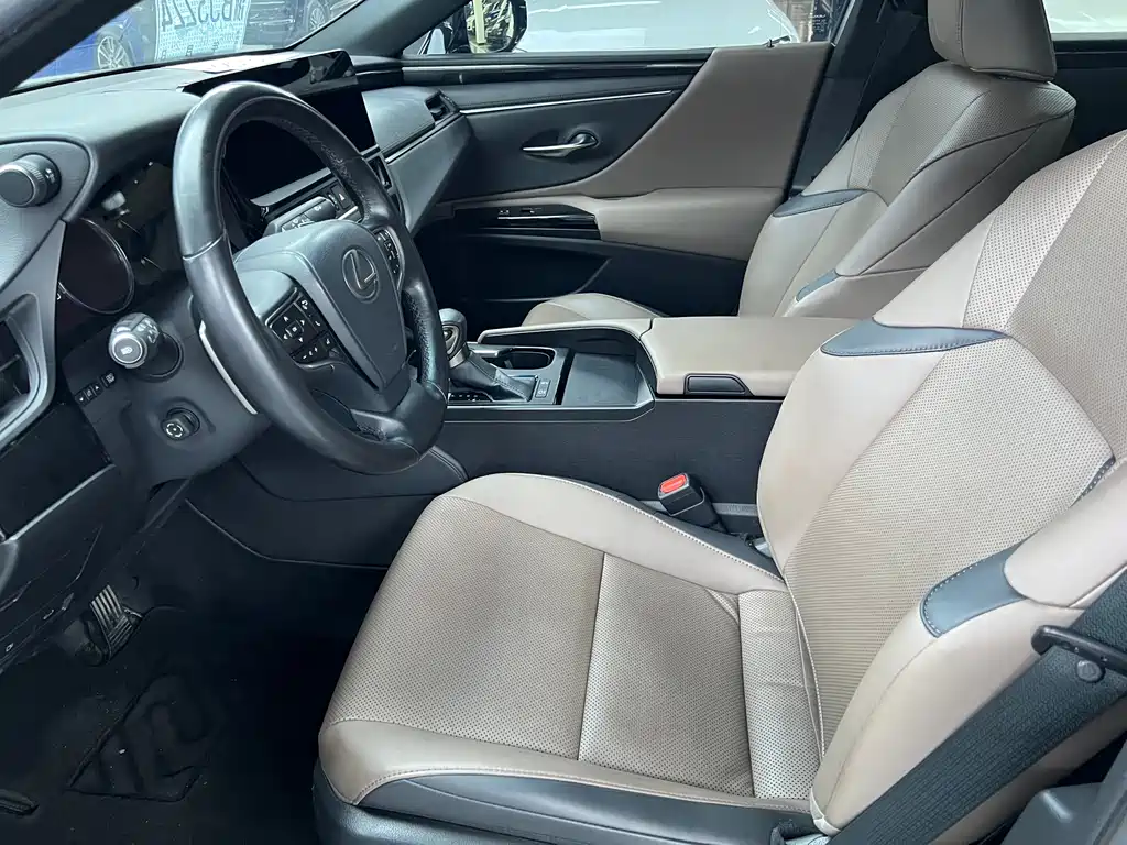 Lexus ES 2024